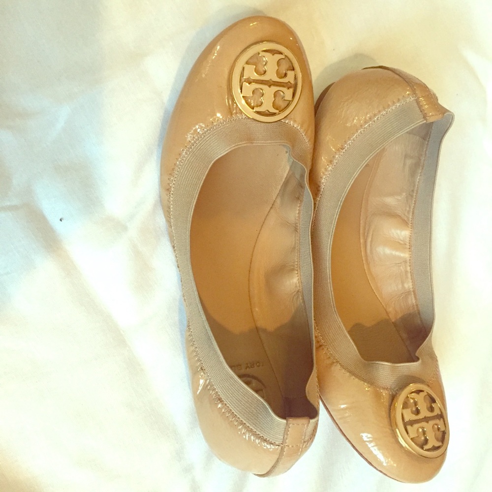 Pre-owned Tory Burch neutral flats.